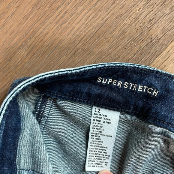 American Eagle Sky High Super Stretch Pencil
Mini Acid Washed Denim Skirt - Picture 6 of 6